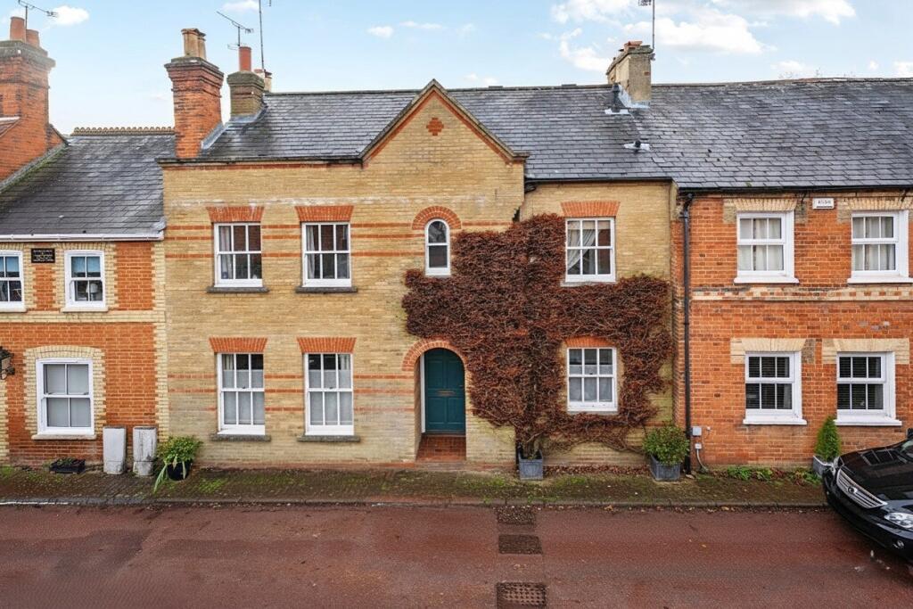 Main image of property: Long Garden Walk, Farnham, GU9