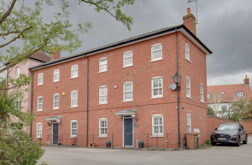 Main image of property: Peers Square, Chelmer Village