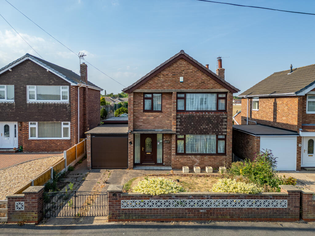 Main image of property: 12 Lissington Road, Gainsborough, Lincolnshire DN21 1UZ