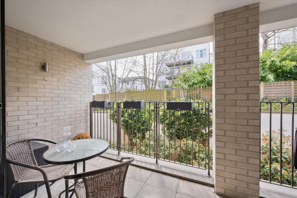 Apartment in London, Brondesbury Park, Brondesbury - View 2