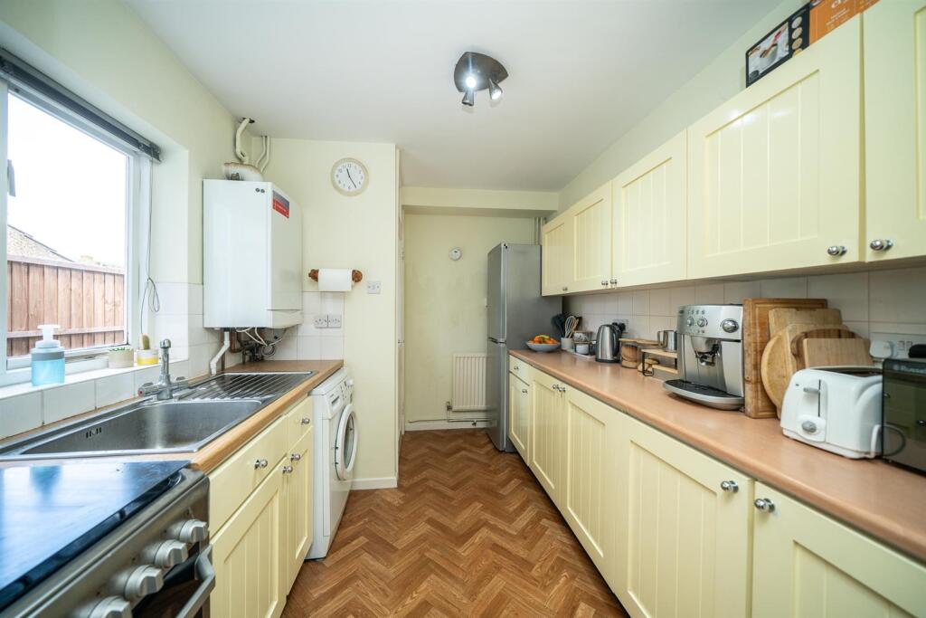 Burnham Road, St. Albans photo 3