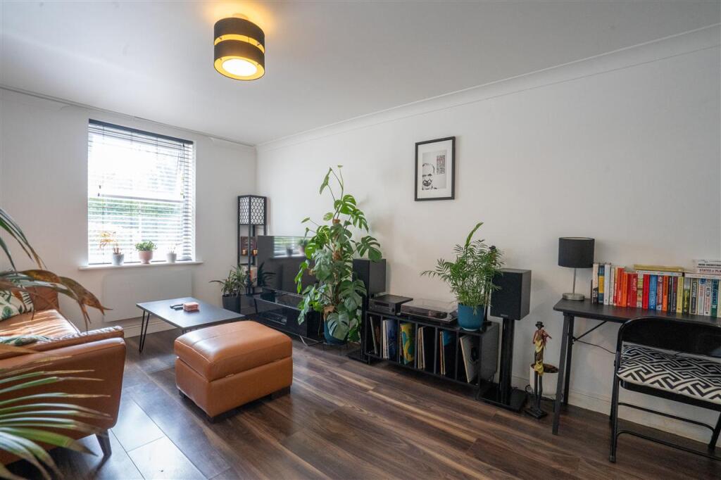 Apartment in Birmingham, Acocks Green - View 2