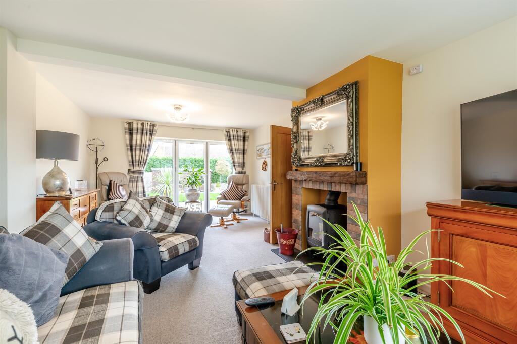 Stockerston Crescent, Uppingham, Oakham photo 2