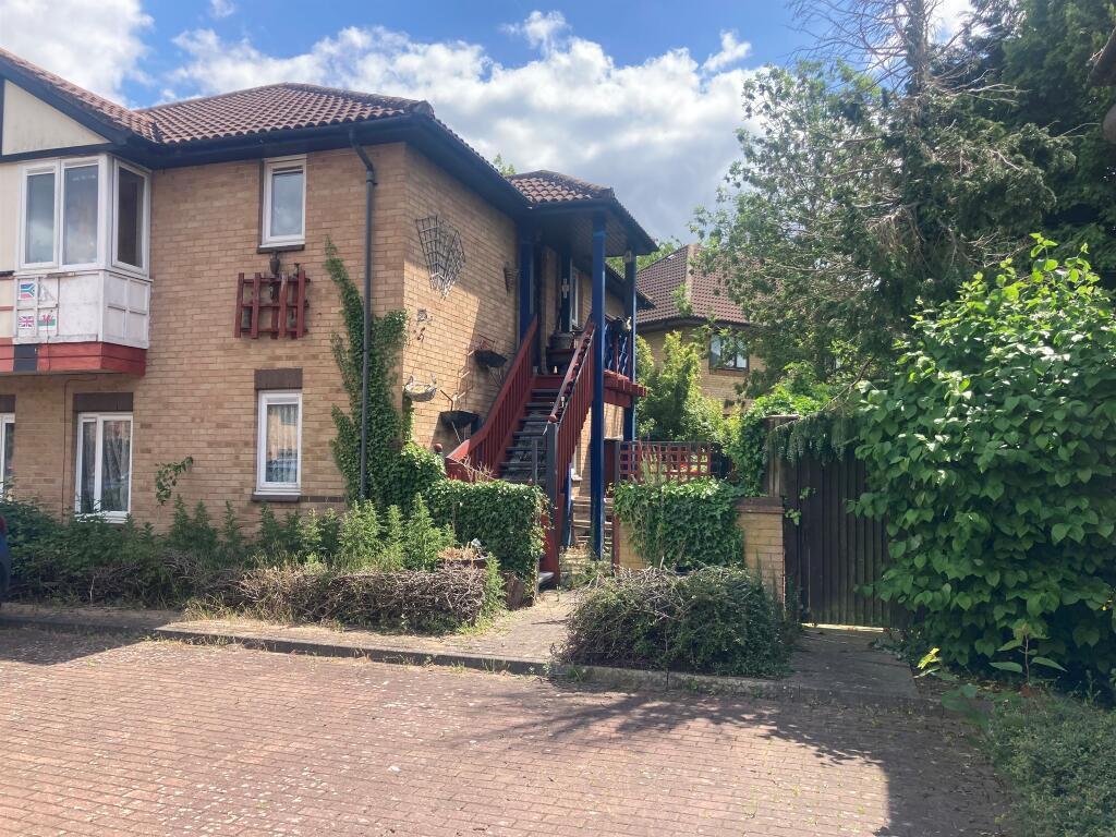 Main image of property: Pomander Crescent, Walnut Tree, Milton Keynes