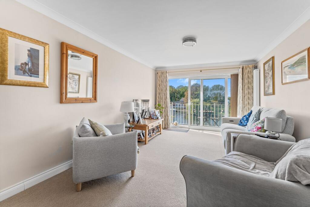 Apartment in Spelthorne, Surrey - View 2
