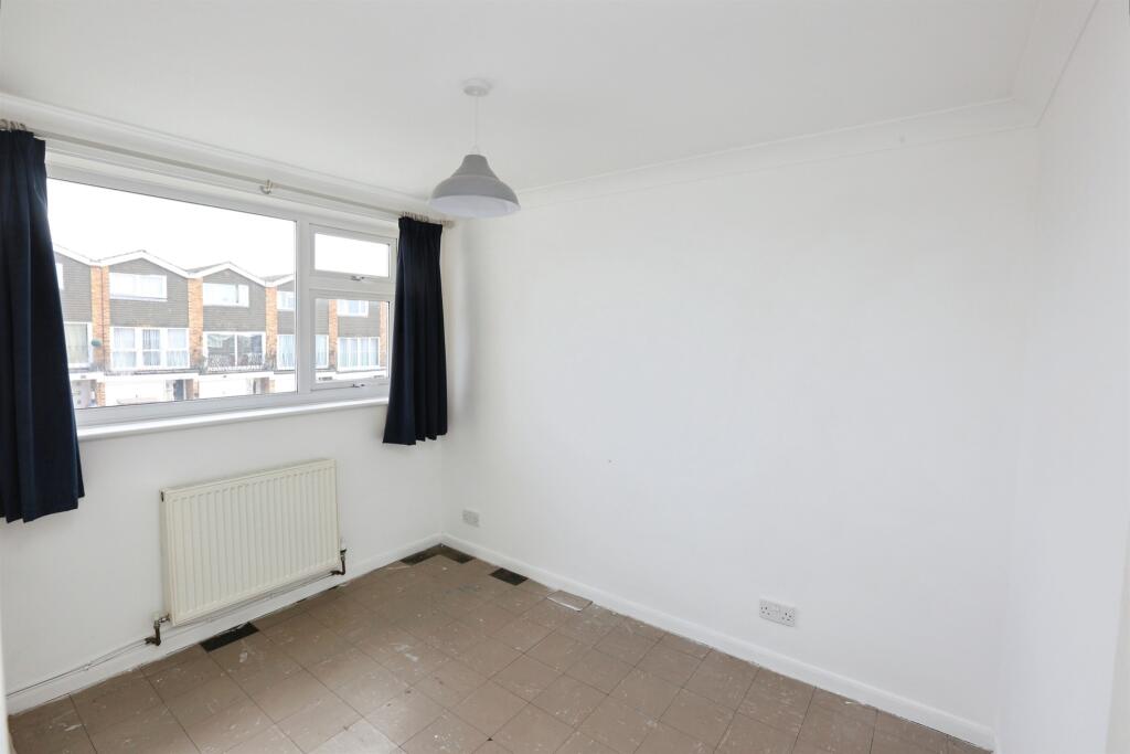 Gale Moor Avenue, Gosport - View 5