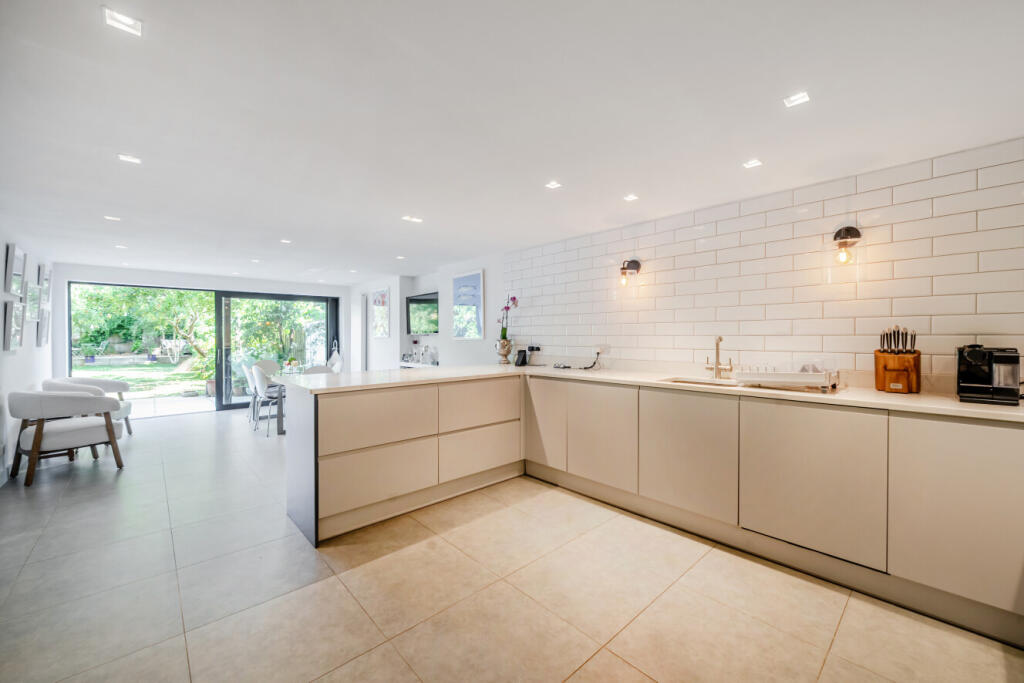 House in London - View 4