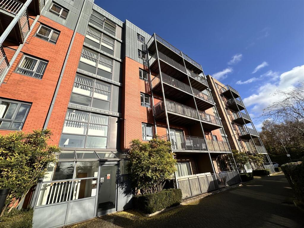 Main image of property: The Waterfront, Manchester