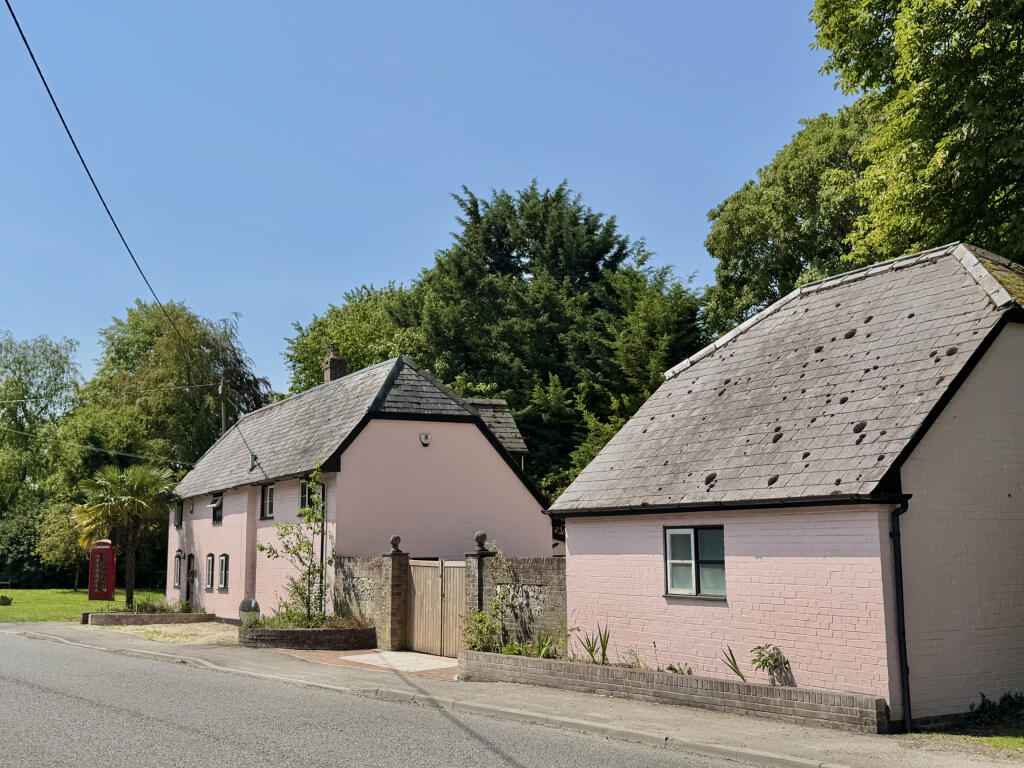 3-bed detached on High Street, Collingbourne Ducis, SN8 3EQ, £650,000