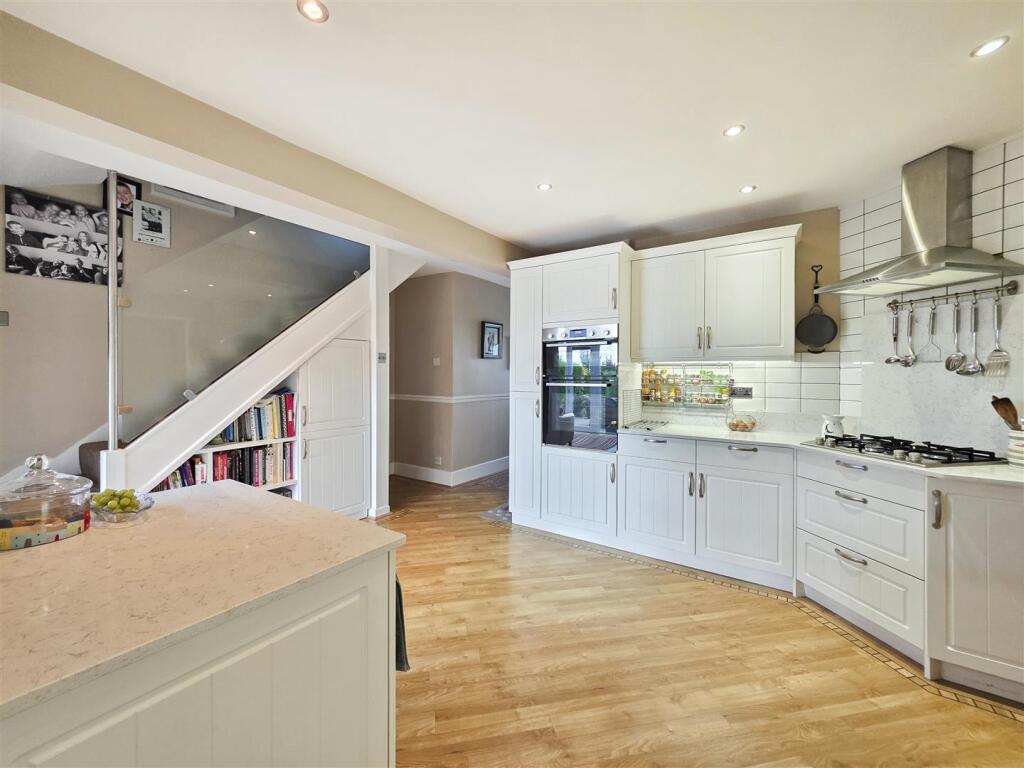 House in Gedling, Lambley - More