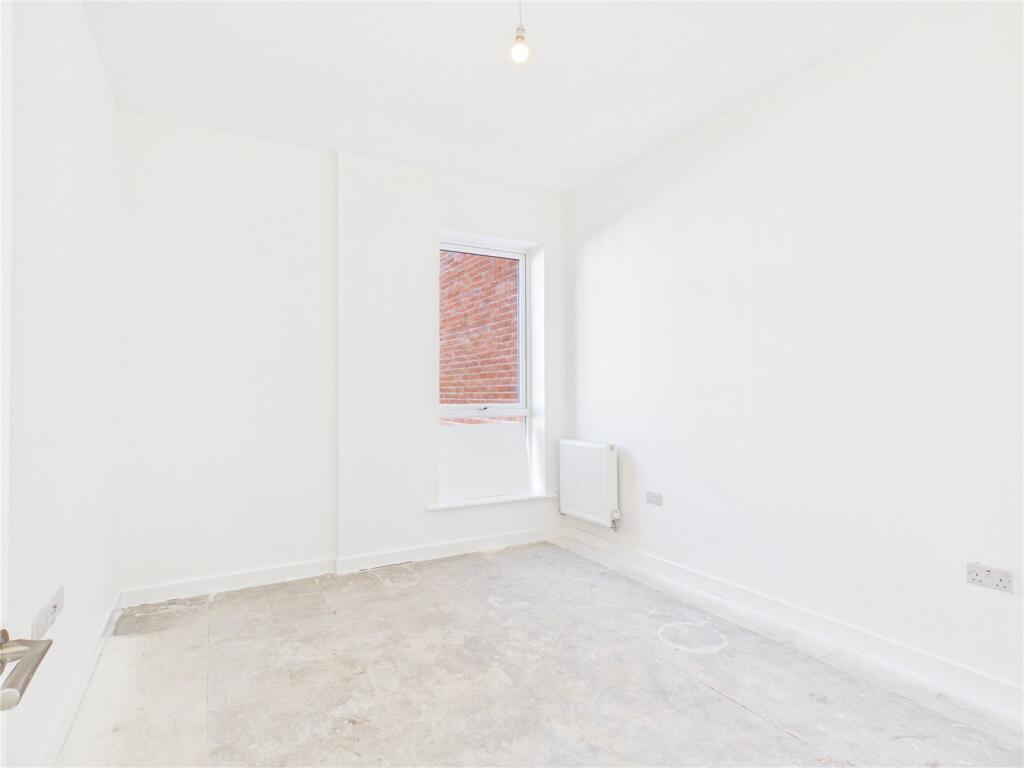 30 Tatton Road, Sale, Manchester, M33 - View 6