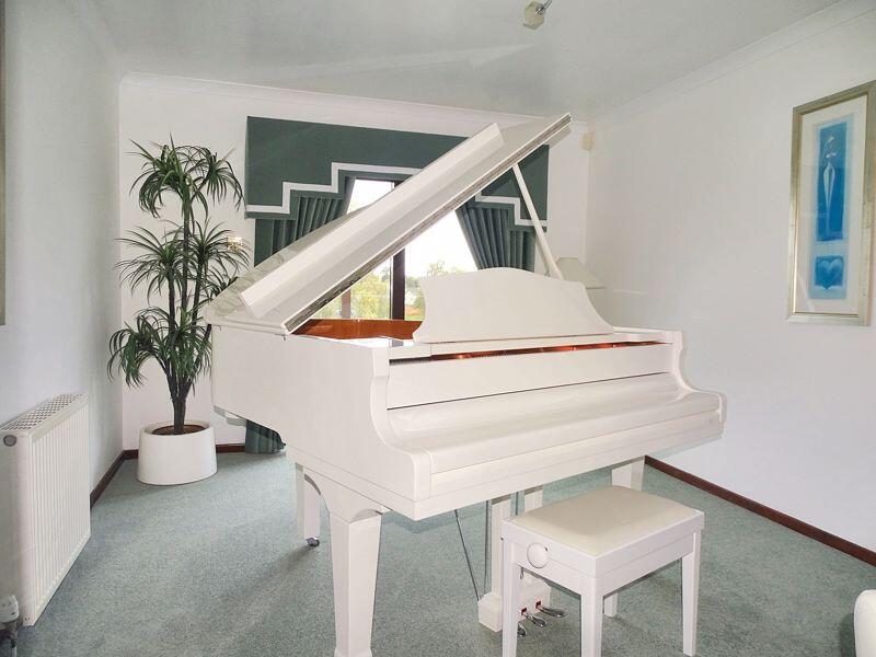 6 Ramsey Tullis Drive, Tullibody FK10 2UD photo 4