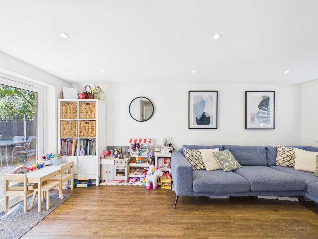 House in Tylers Green, Totteridge - View 6