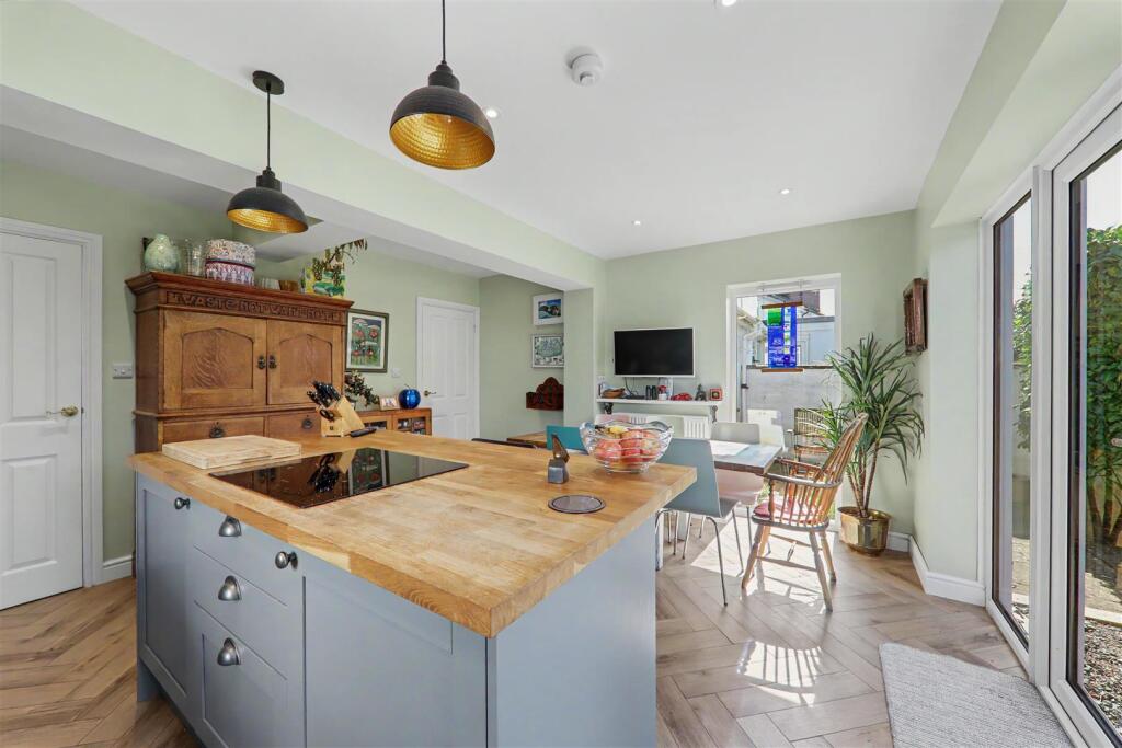 Shirley Drive, Worthing, BN14 photo 5