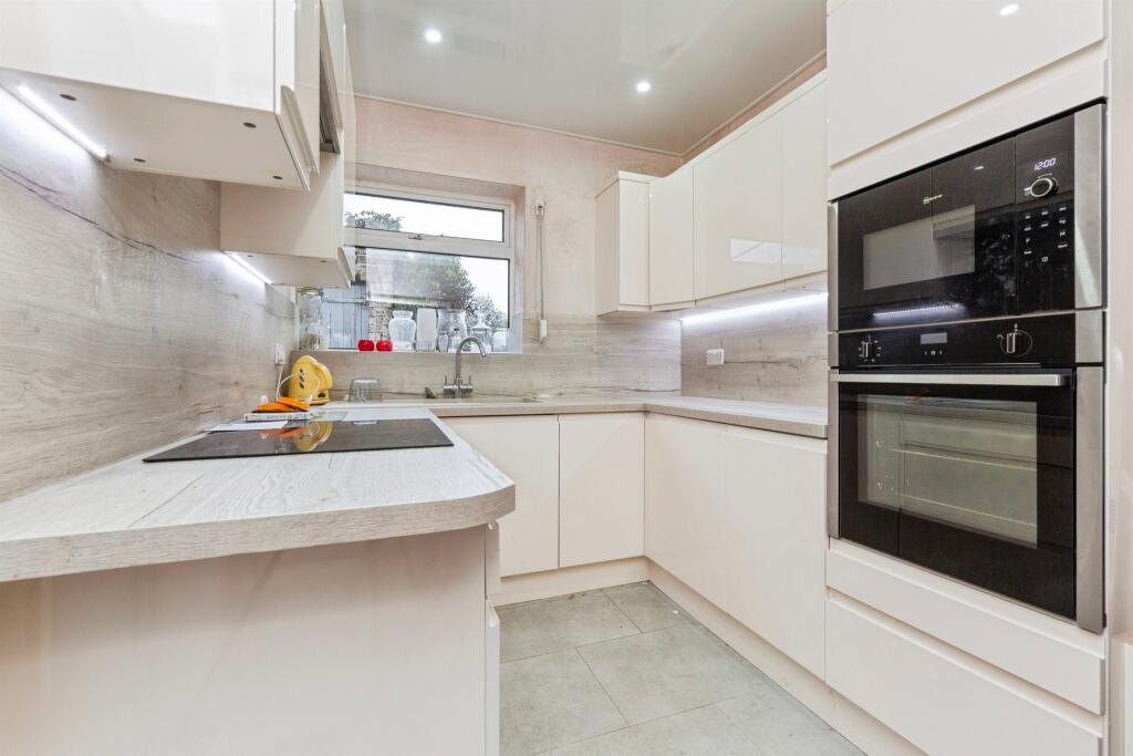 Westbrooke Avenue, Hartlepool photo 2