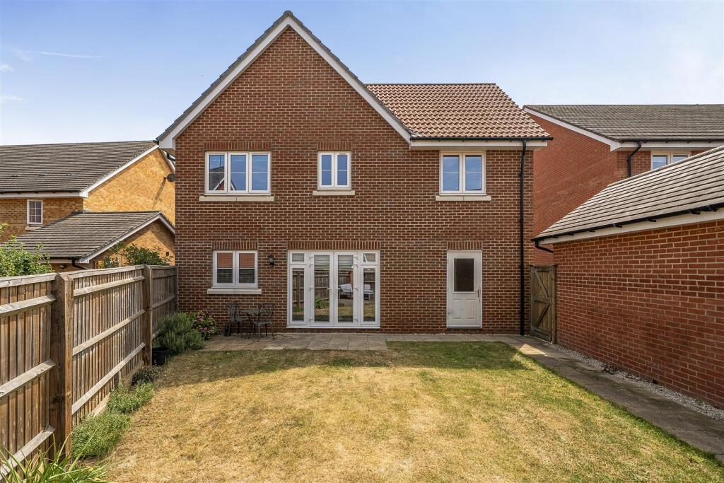 Deerhurst Road, Daventry, NN11 photo 2