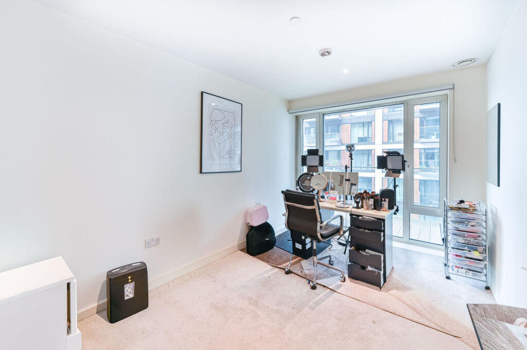 Apartment in London, Royal Borough of Greenwich - More