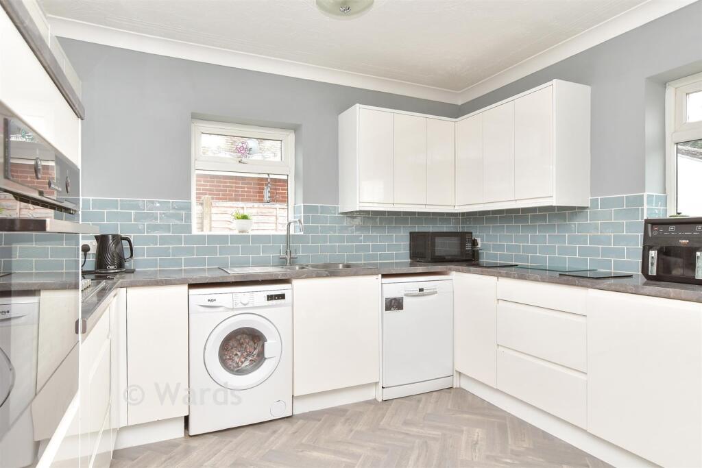 King George Road, Walderslade, Chatham, Kent photo 4
