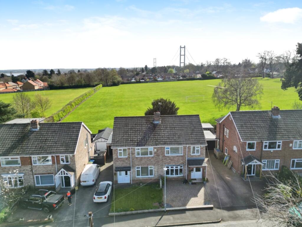 3-bed semi-detached on Lawnswood, Hessle,  HU13 0PT, £225,000