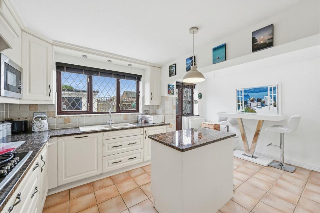 House in Tadworth - View 3