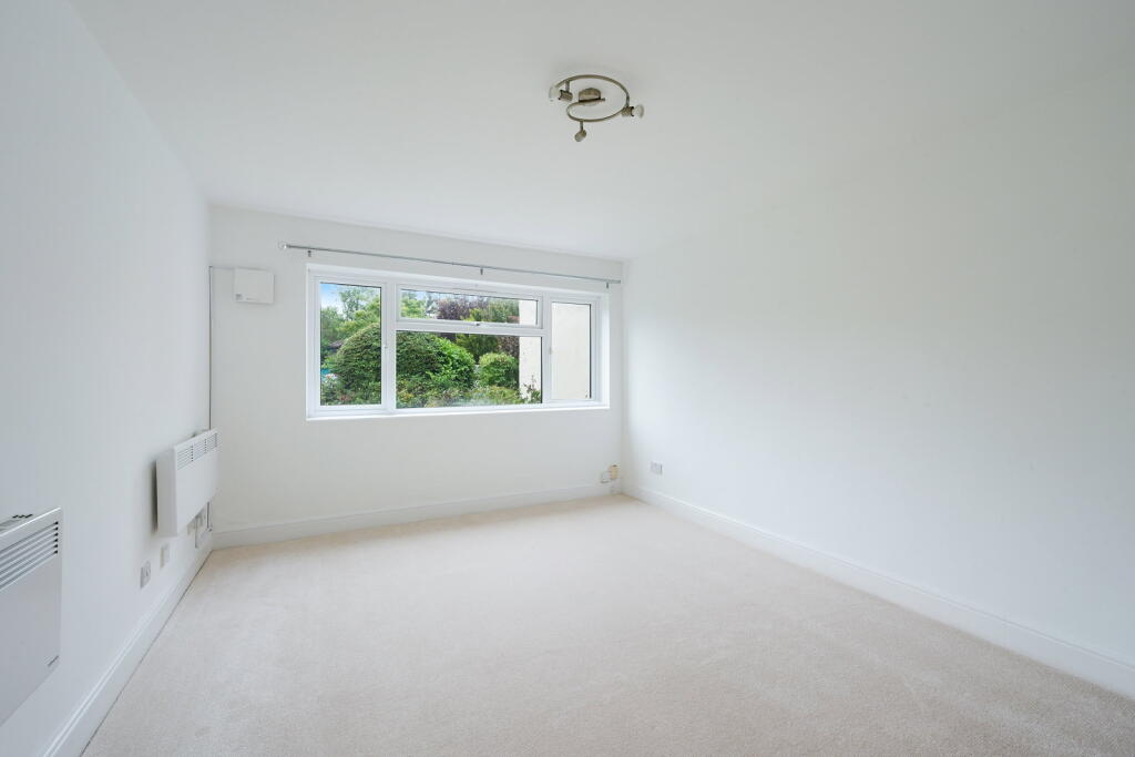 Apartment in Kingston upon Thames - View 3