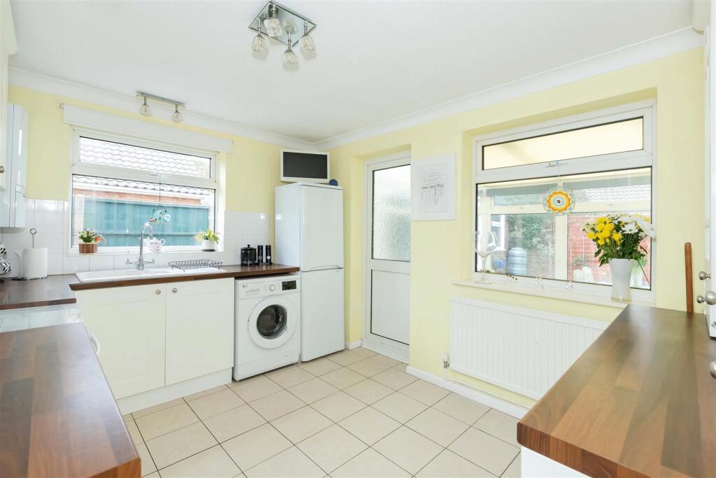 Ainsdale Close, Worthing photo 4