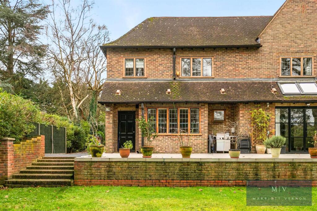 Main image of property: The South Border, Purley