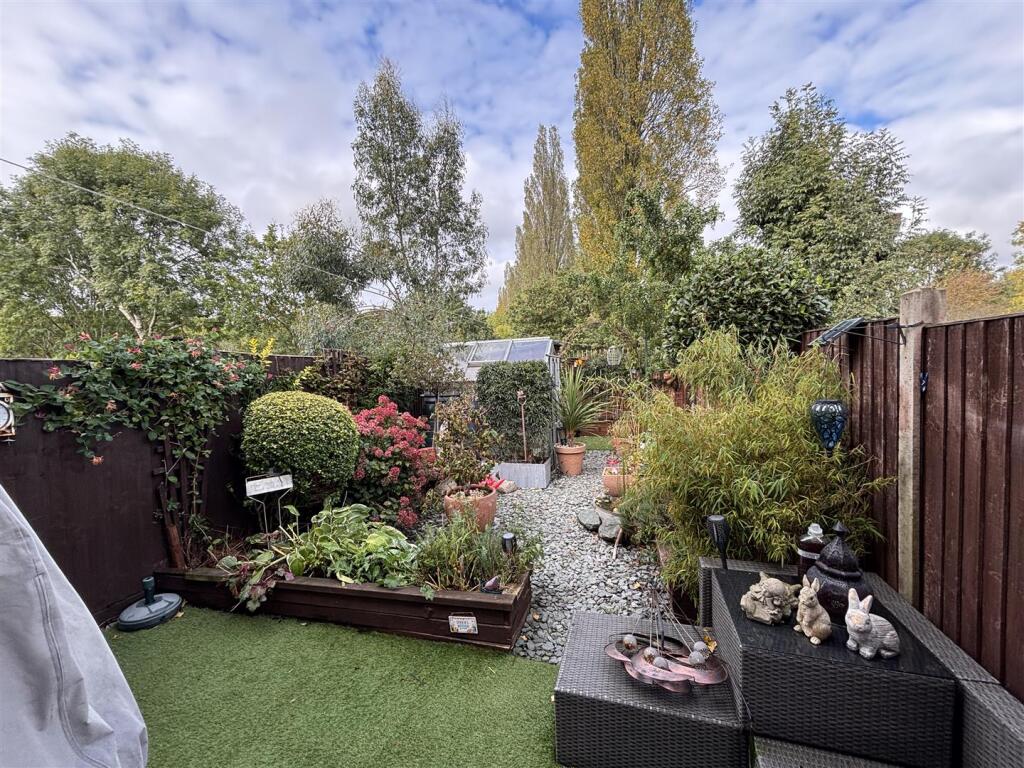 Pinehurst Close, Kirby Frith photo 4