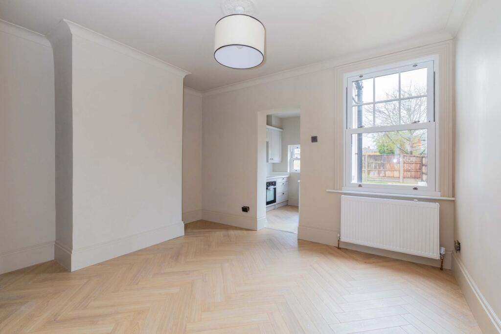 House in Maidenhead, North Town - View 2