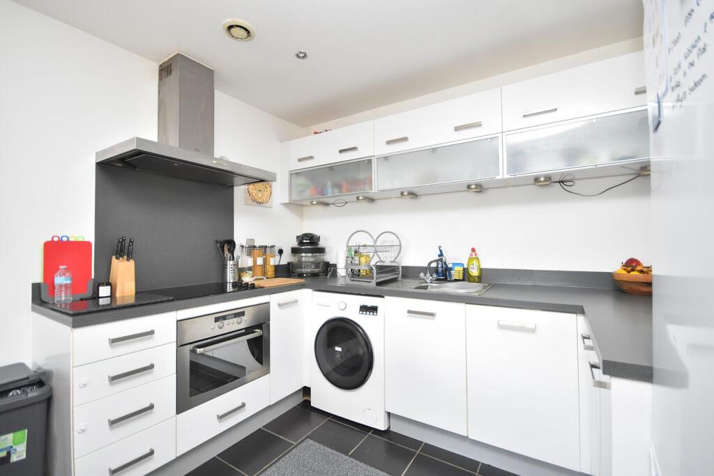 Apartment in Northampton - View 5