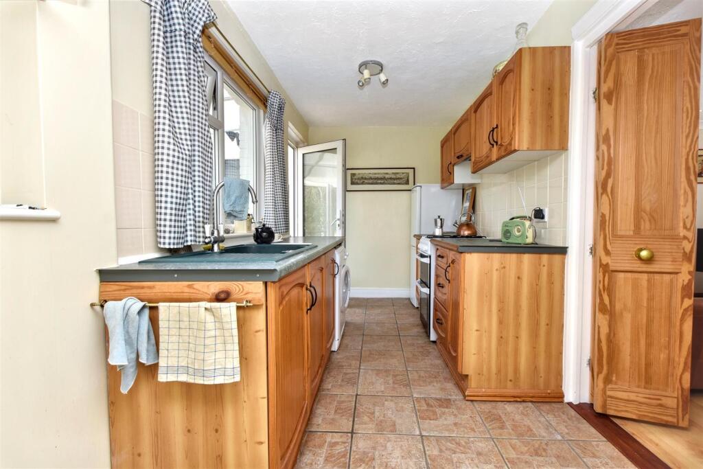 Beechy Avenue, Eastbourne photo 5