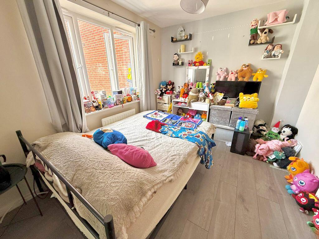 House in Houghton Regis, Central Bedfordshire - View 5