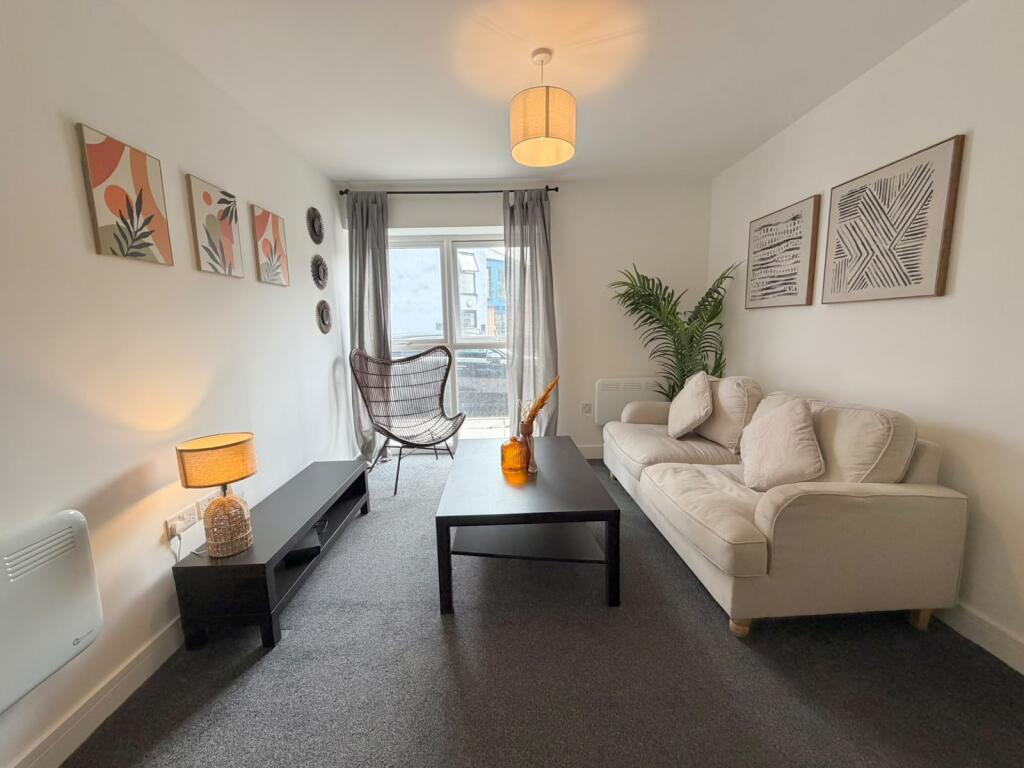 Apartment in Cardiff, Roath - View 4
