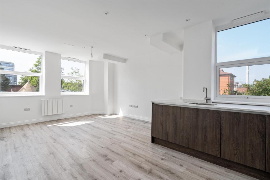 Additional image 2 of Apt 6, Warwick House, 737 Warwick Road. Solihull.