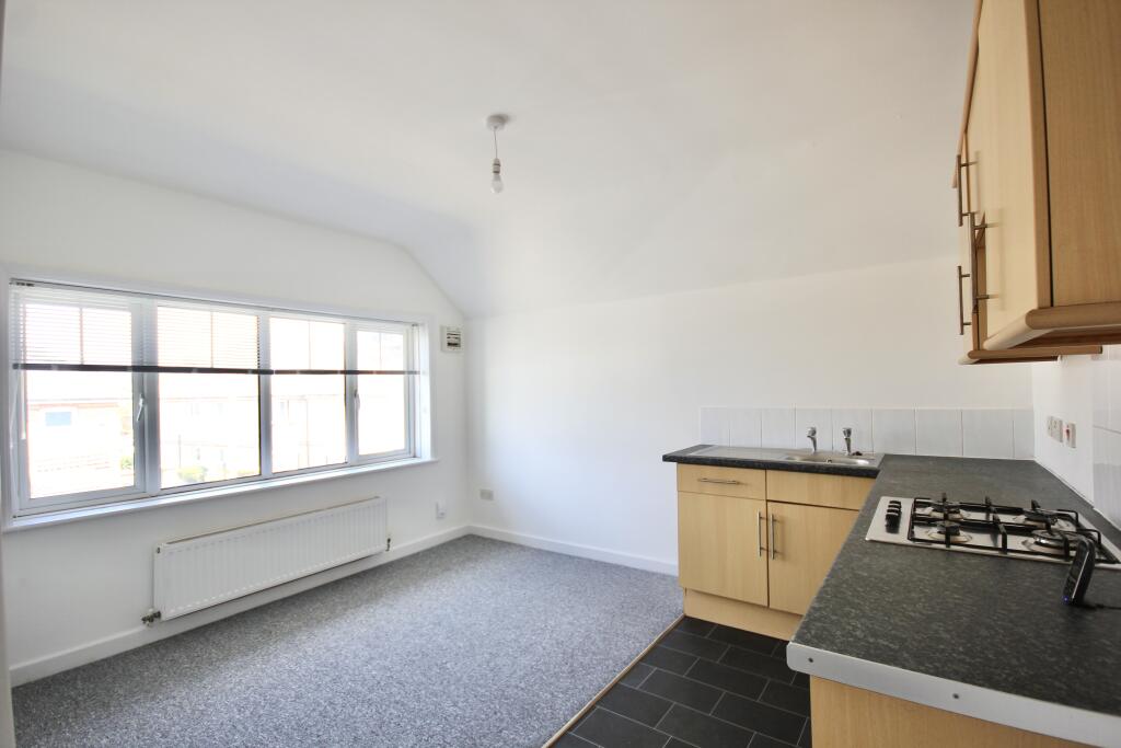 Apartment in Bournemouth, Branksome, Poole - View 2