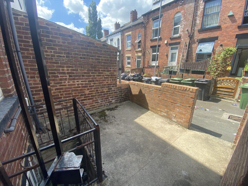 6 bedroom terraced house for rent