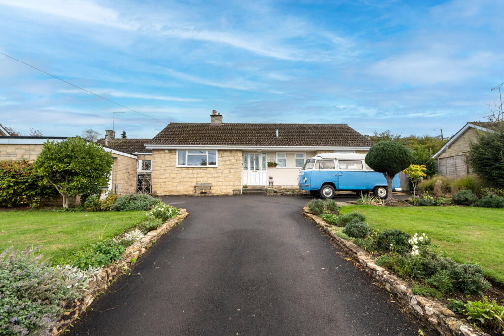 3-bed detached on Hardington Moor, Yeovil, BA22 9NP, £450,000