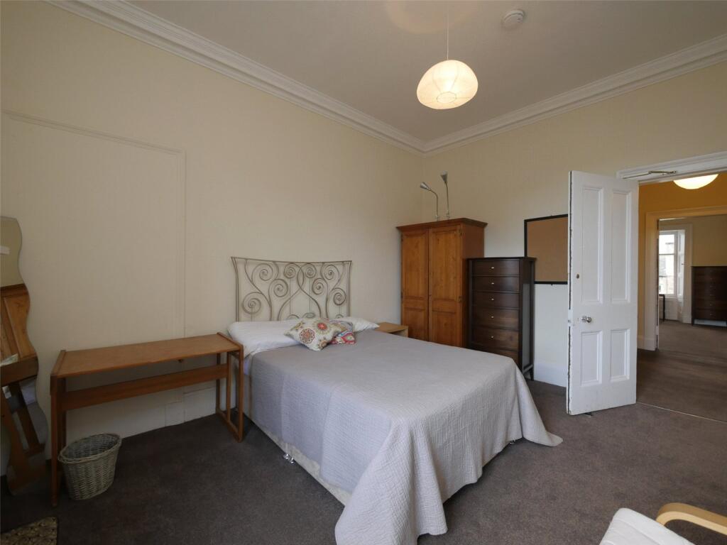 5 bedroom flat for rent