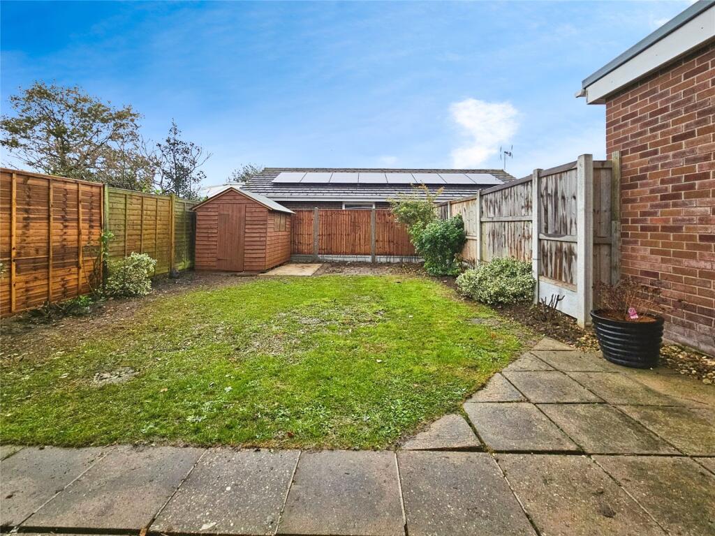 Oakwood Close, Kirby Cross, Frinton-on-Sea photo 2