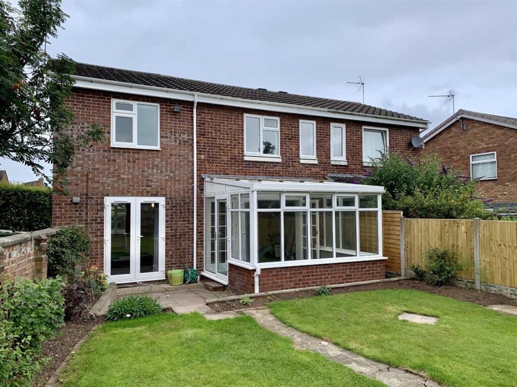 House in Stoke-on-Trent - View 4
