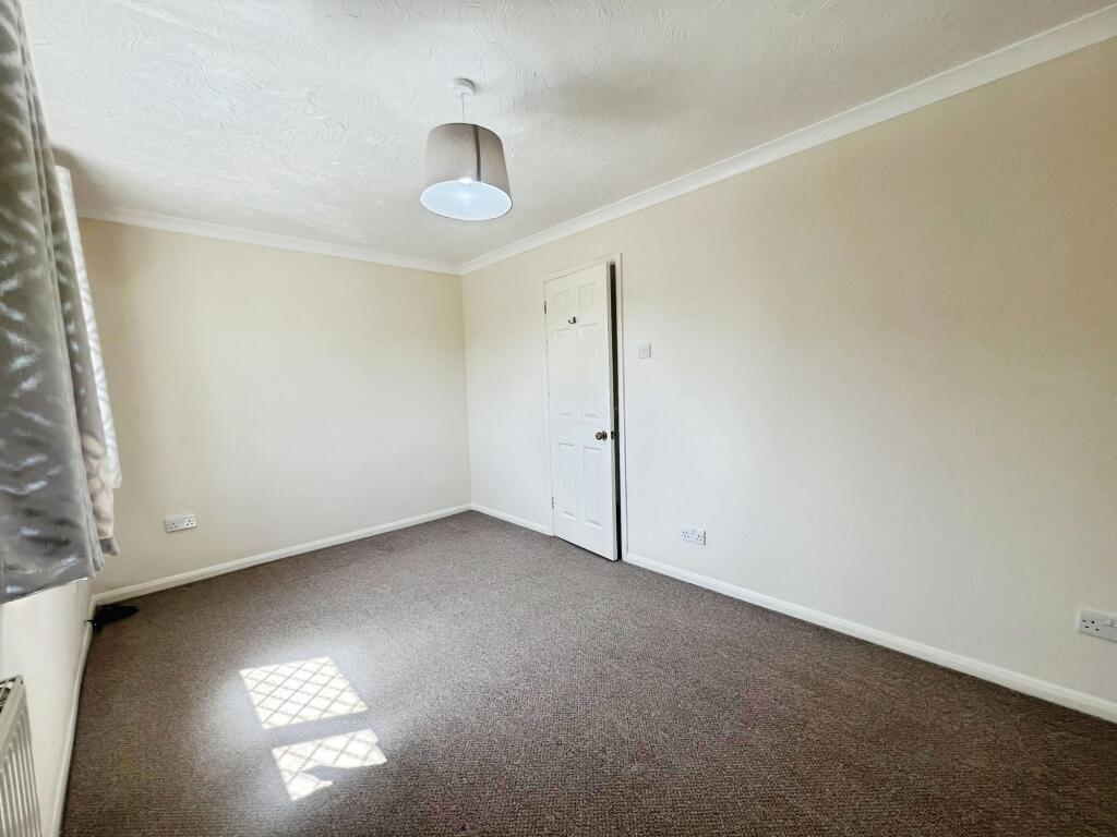 House in Basingstoke and Deane, Hatch Warren - More