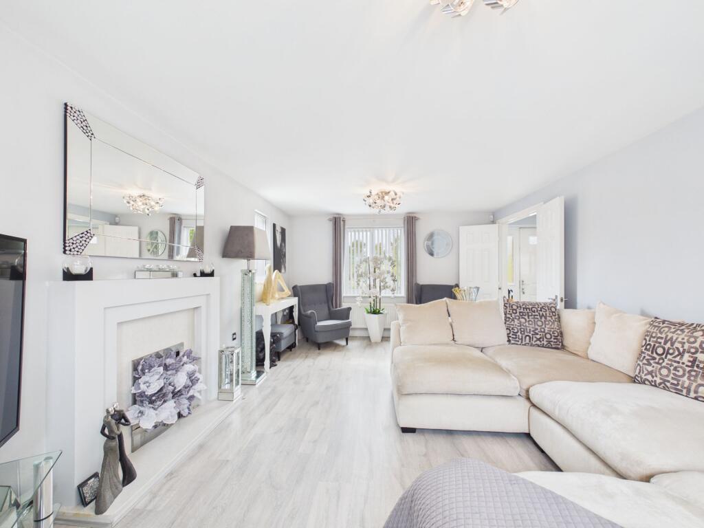 House in Peterborough, Hampton Vale, Hampton Hargate - More