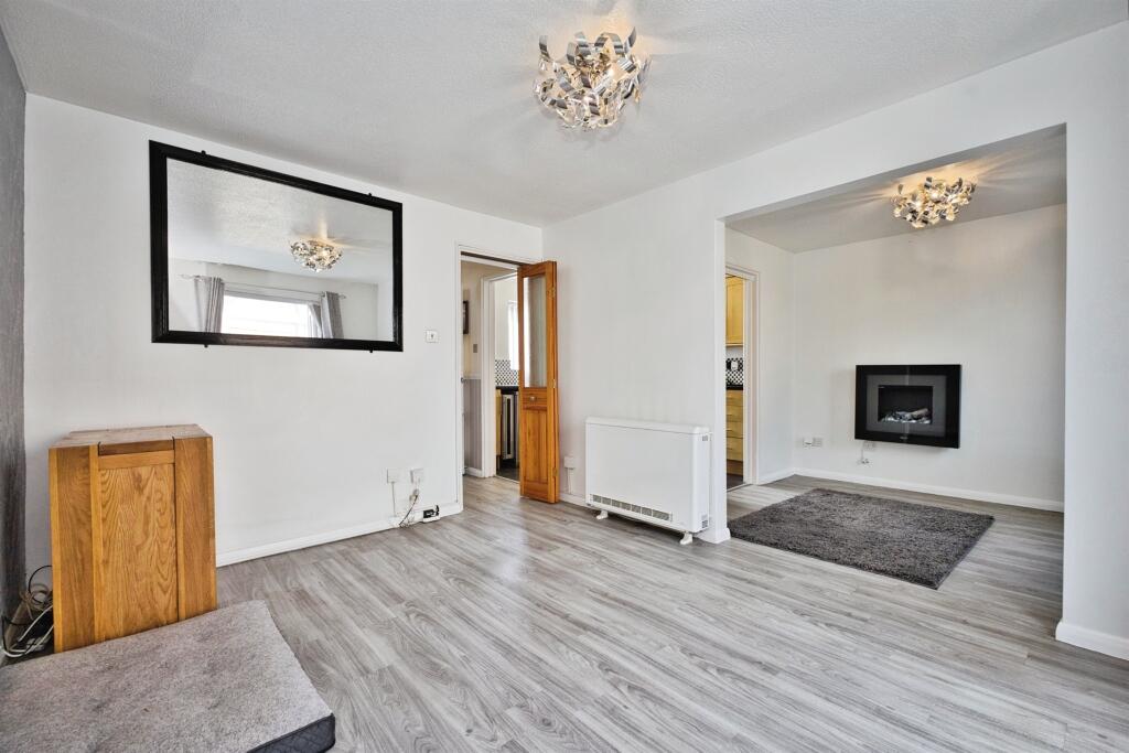 Clifton Close, YEOVIL photo 5