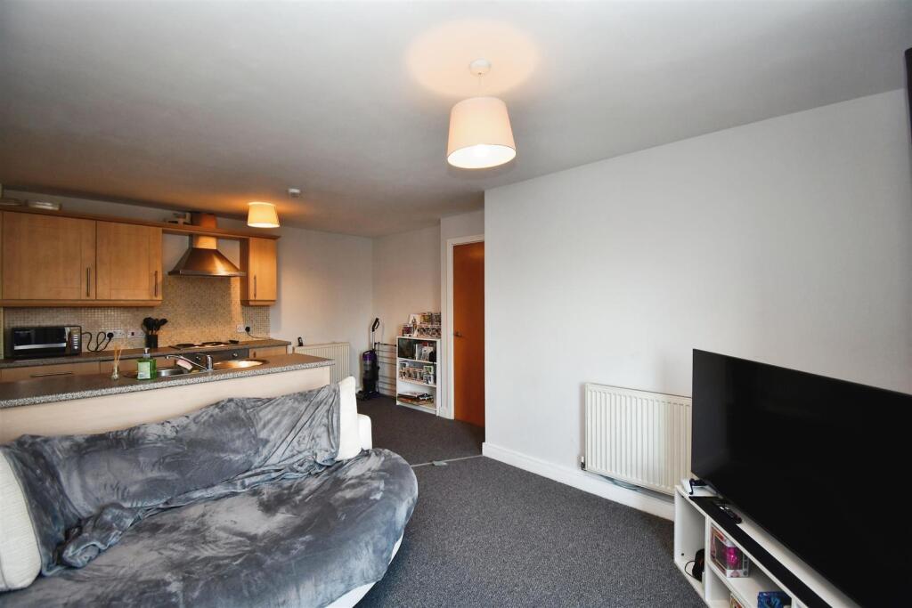 Apartment in Hull, Kingston upon Hull - View 2