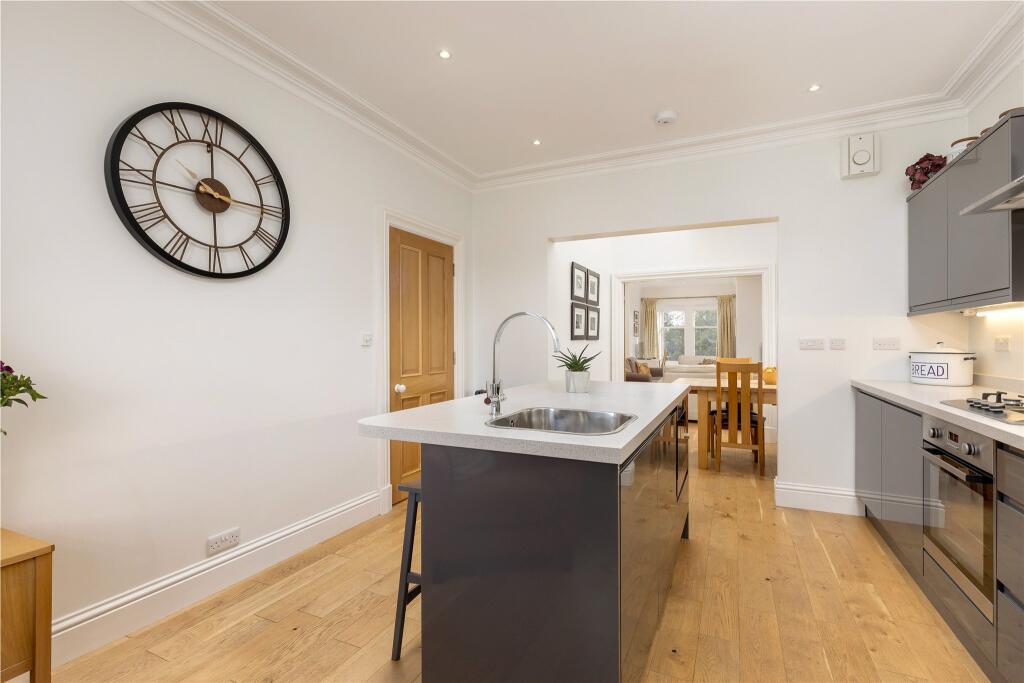 Apartment in Edinburgh - More