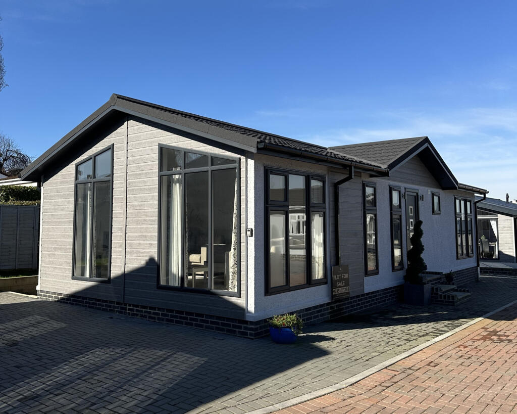 2-bed caravan on Cheltenham, Gloucestershire, GL50, £195,000