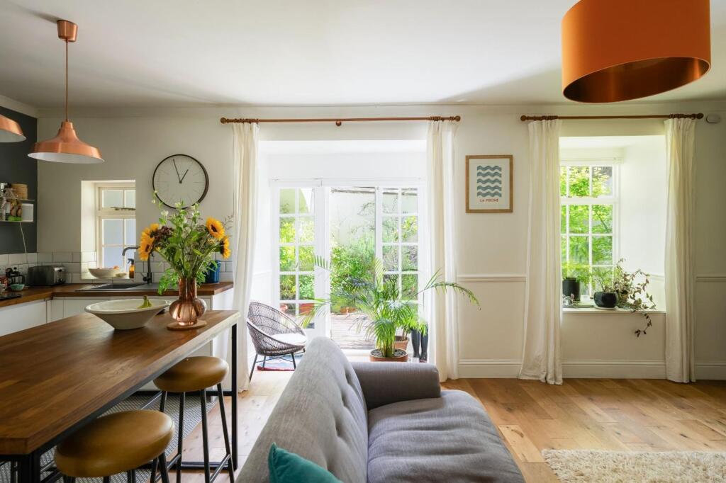 Main image of property: Bellevue, Bristol, BS8