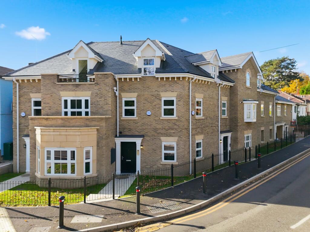 2-bed flat on 61 Hadham Road, Bishop, CM23, £360,000