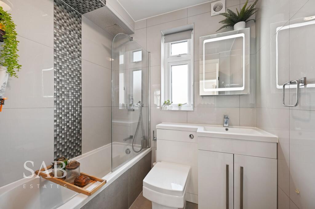 Apartment in Southall - More