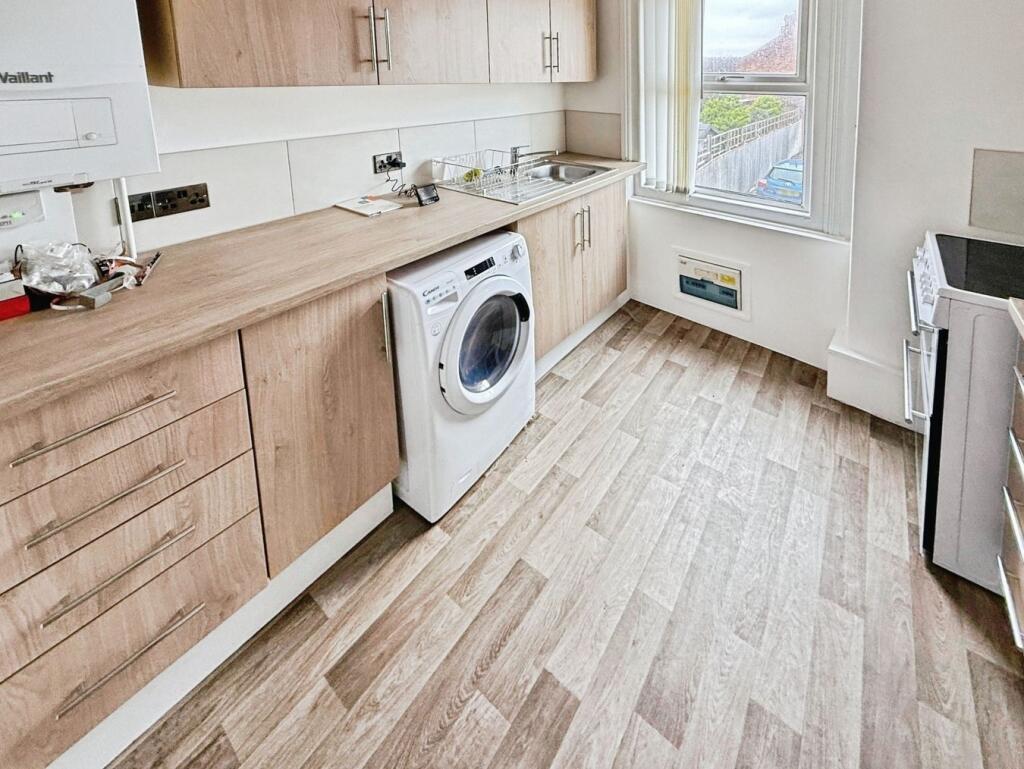 Apartment in Huntspill, West Huntspill - View 3
